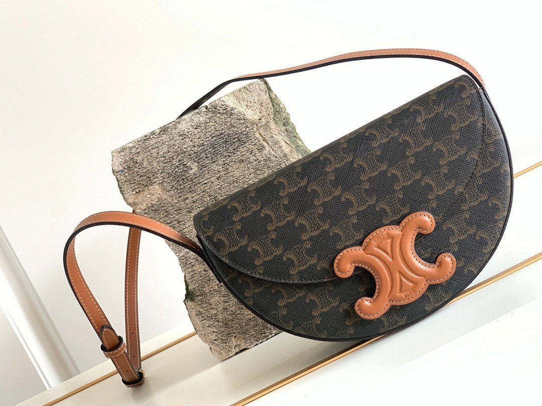 Bag C, photo 1
