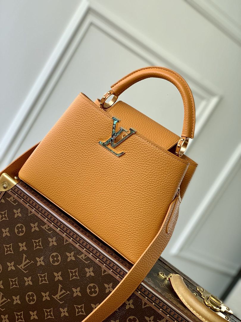 Bag 1, photo 1