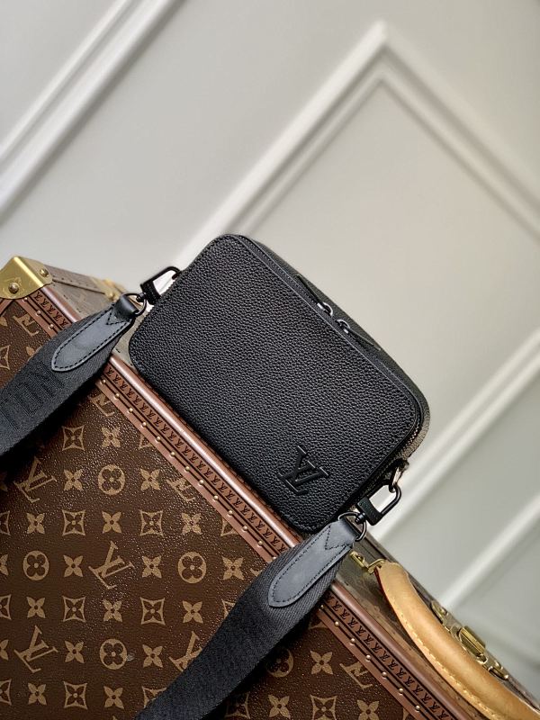 Bag 1, photo 1
