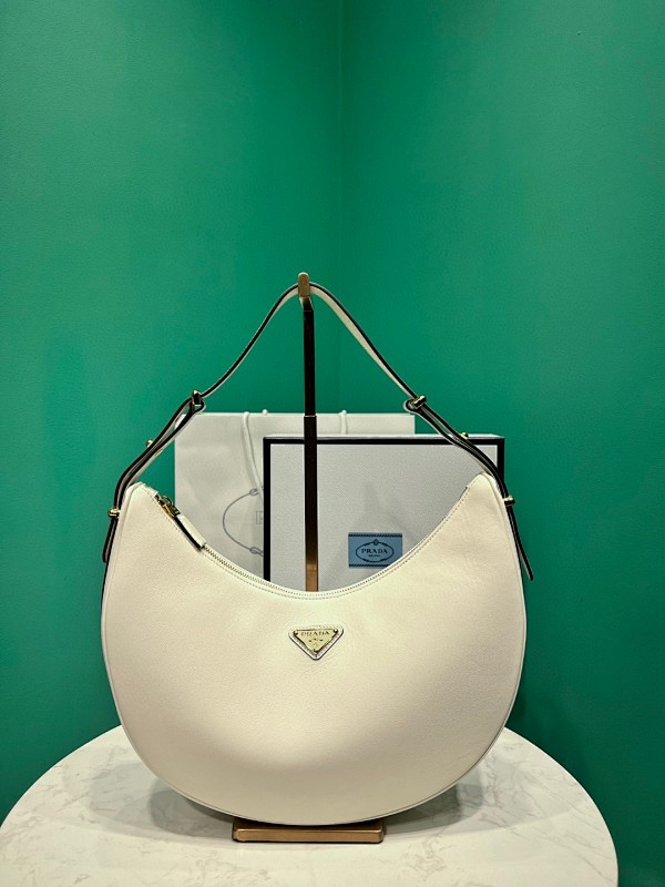 P, photo 1