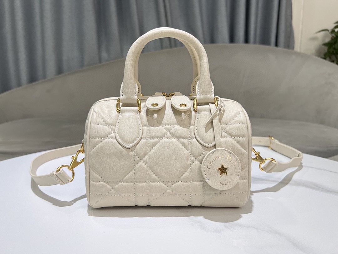Other D, photo 1