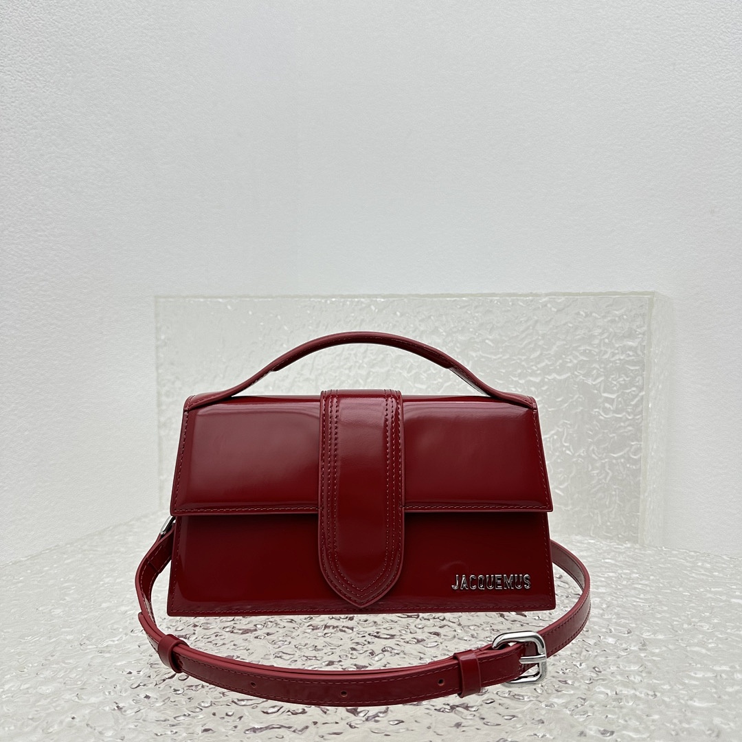 J, photo 1