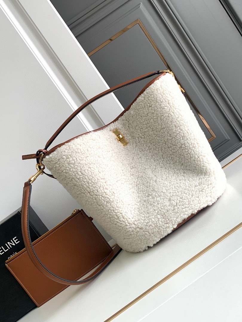 Bag C, photo 1