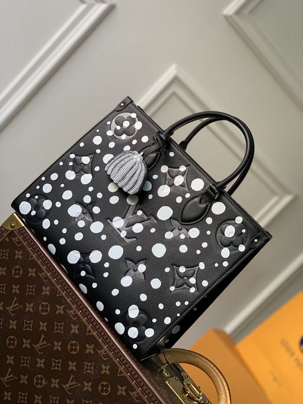 Bag 1, photo 1