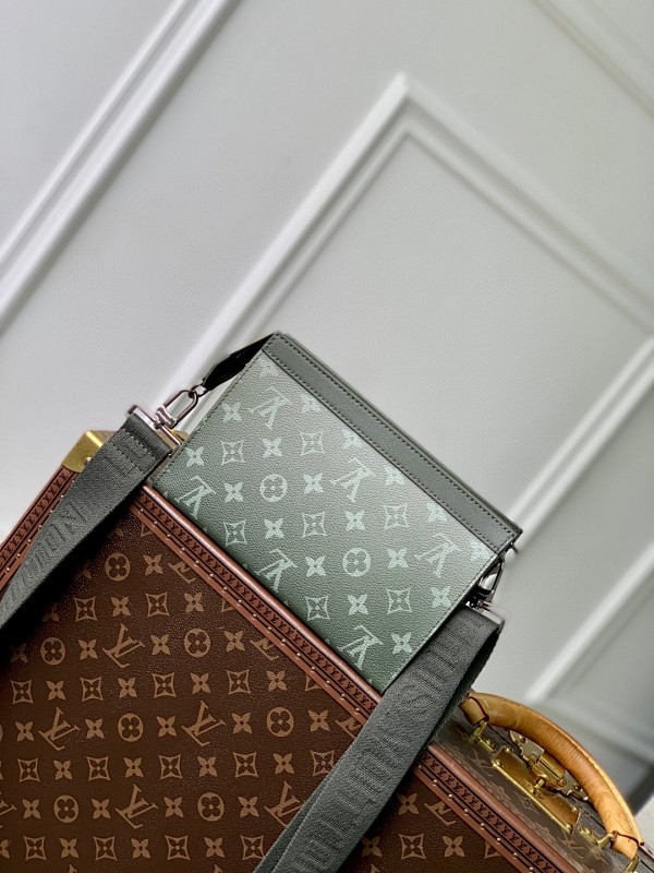 Other L, photo 1