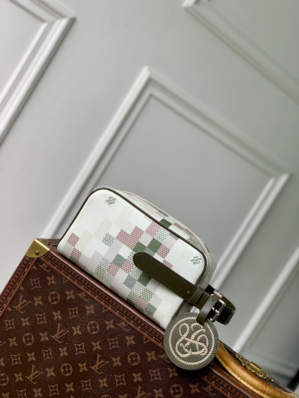 L, photo 1