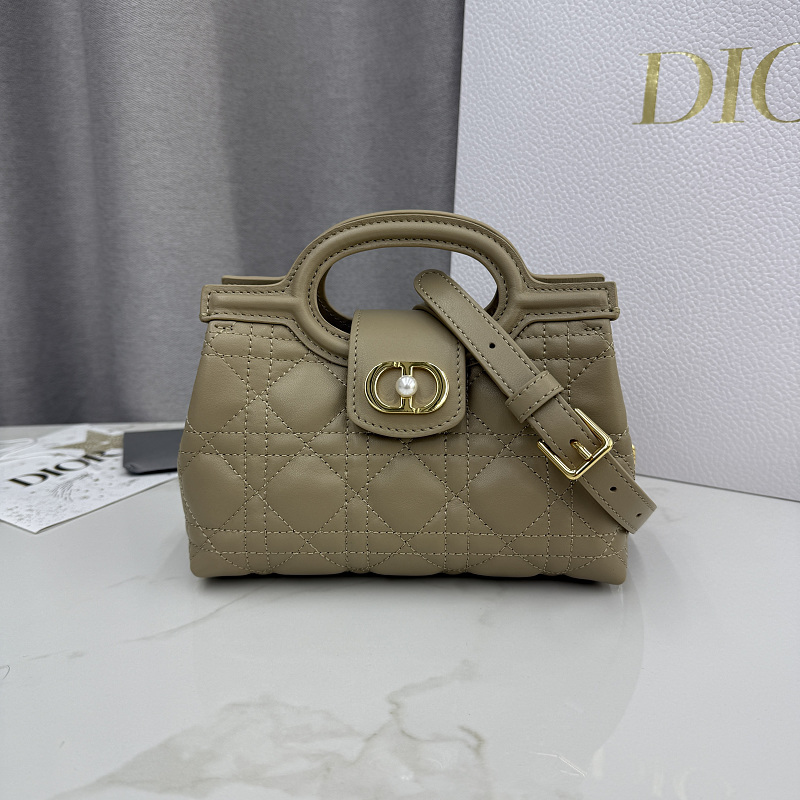 D, photo 1