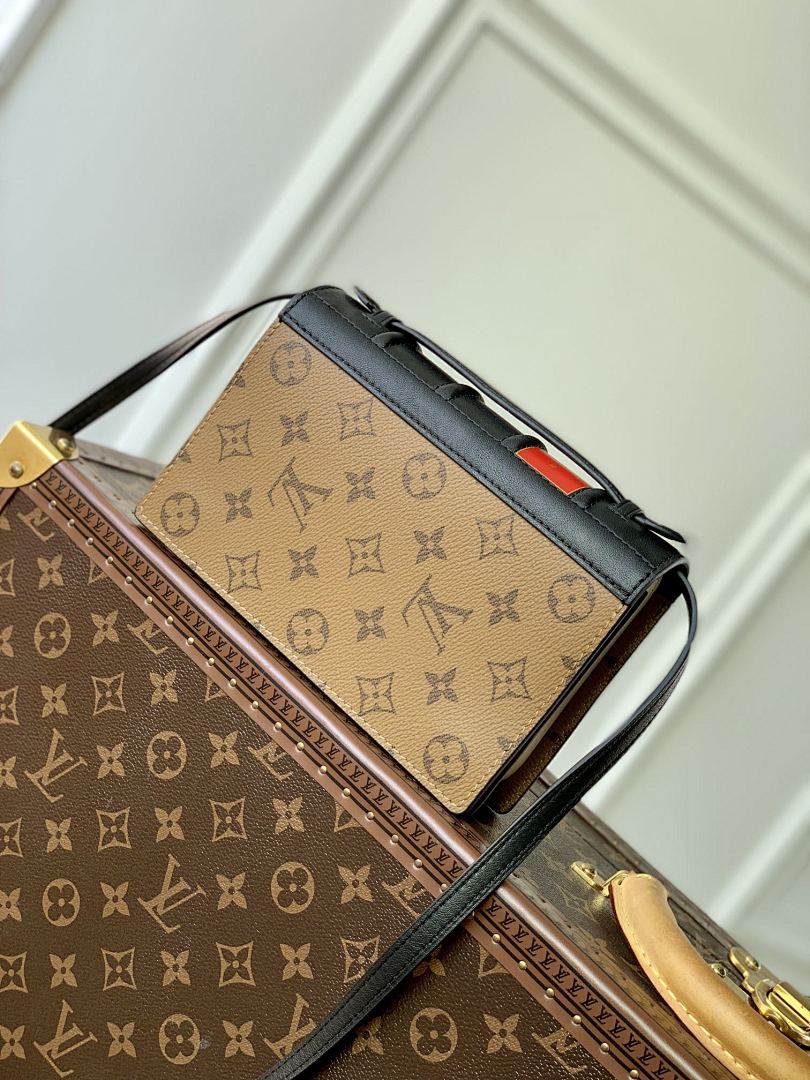 Bag 1, photo 1