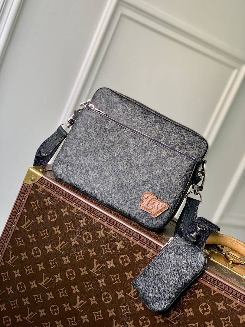 Bag 1, photo 1
