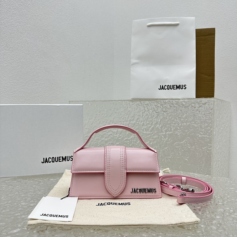 J, photo 1