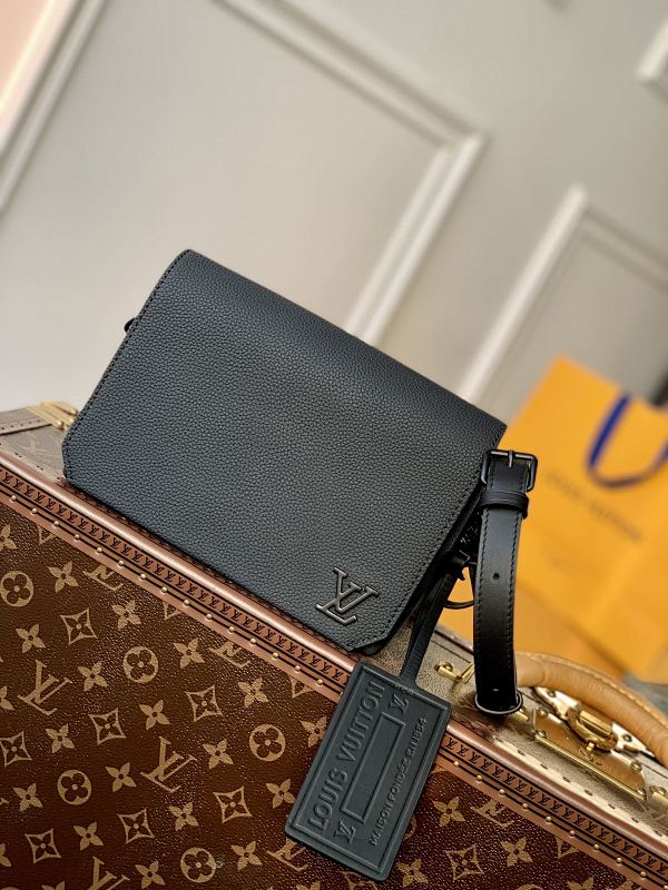 Bag 1, photo 1