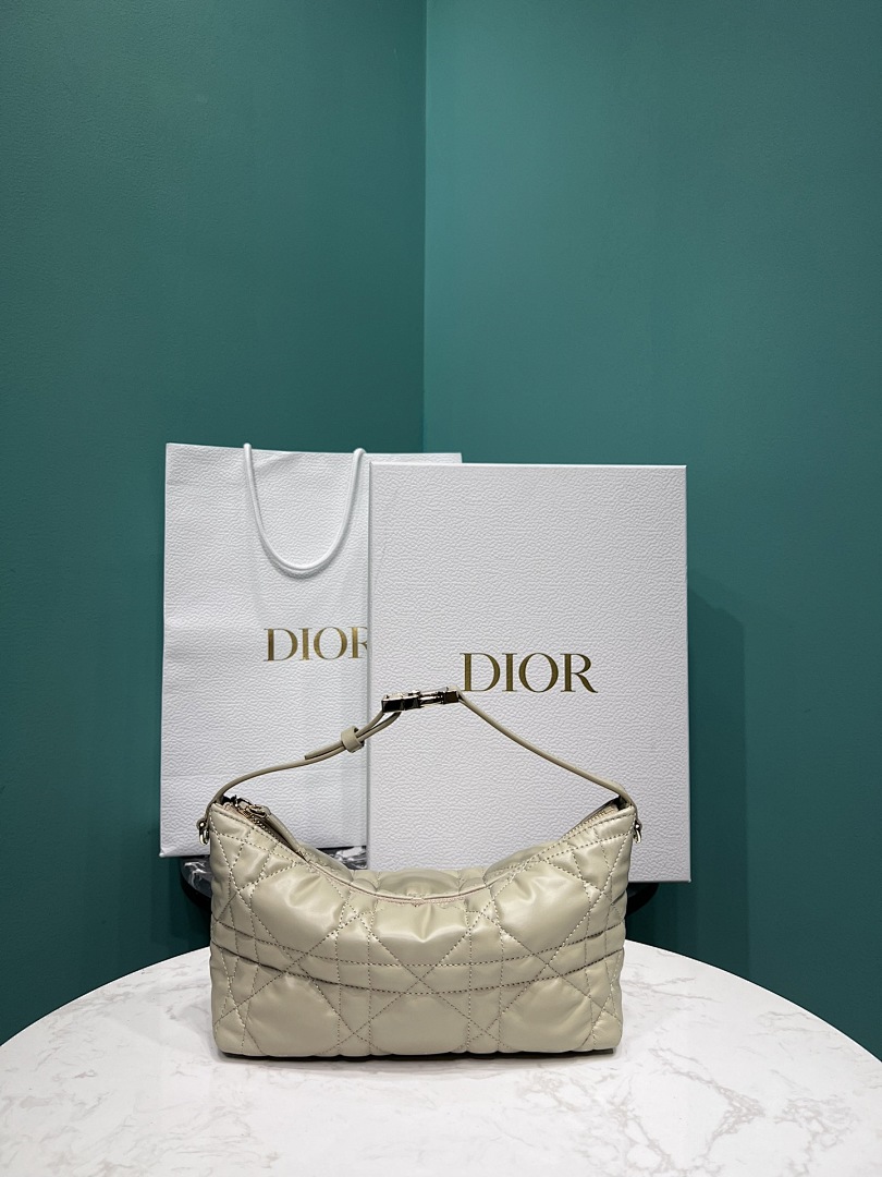 D, photo 1