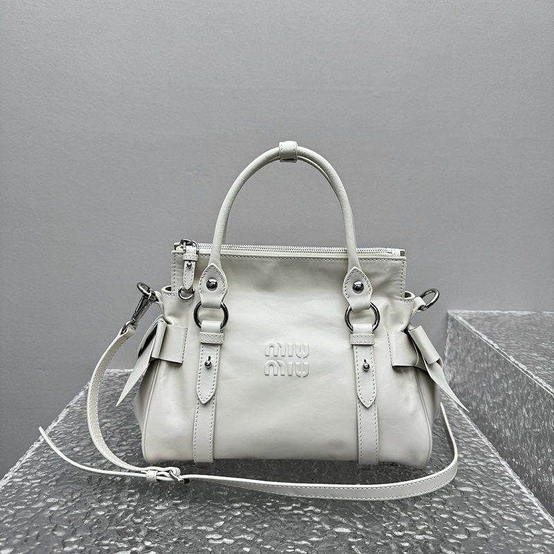 M, photo 1