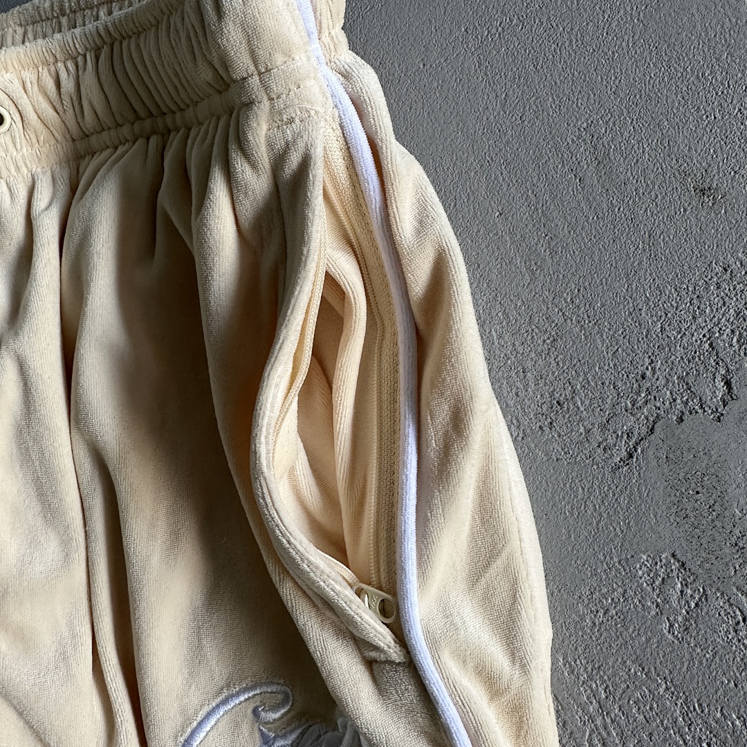 Other 98¥ Velor Track Set (Cream) - Image 10
