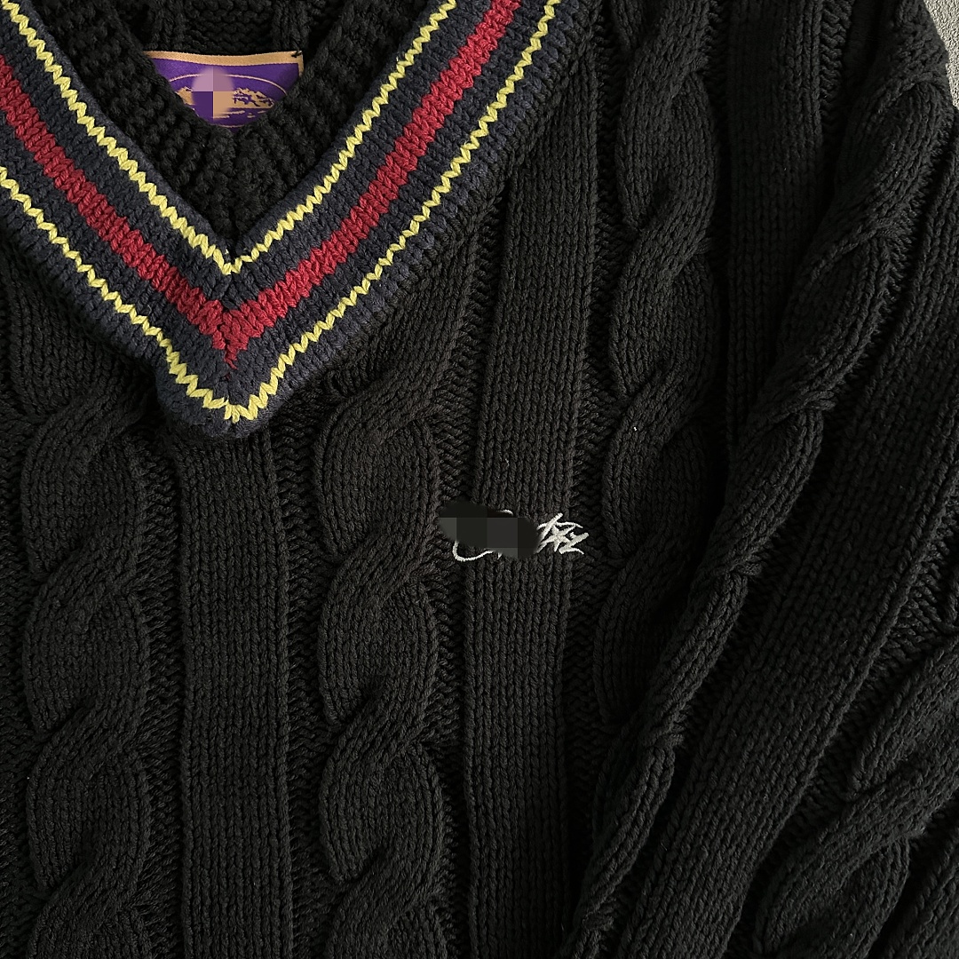 Other 79¥ V-Neck Sweater - Image 10