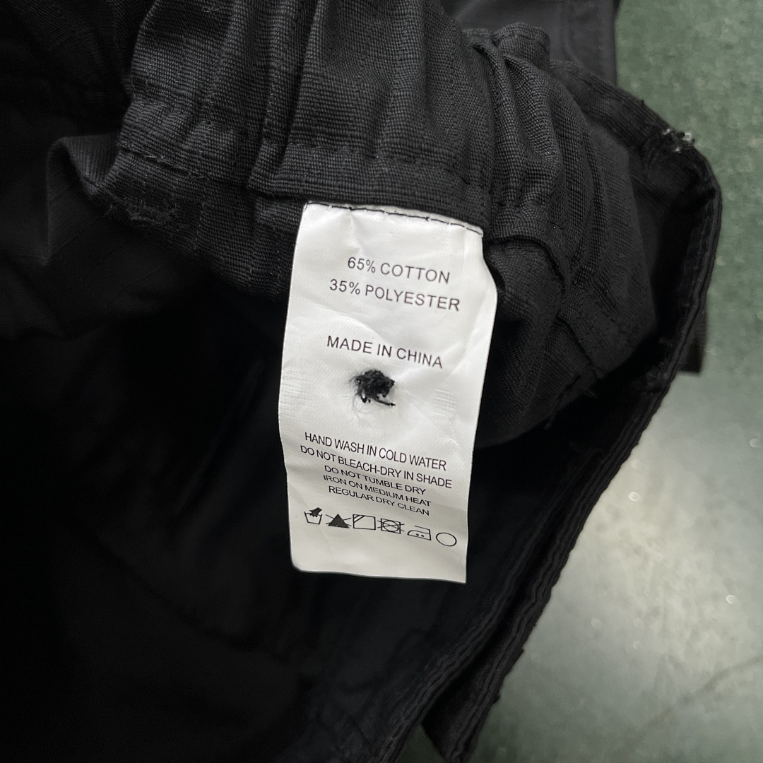 Other 69¥ Black With Pink Logo Cargos - Image 18