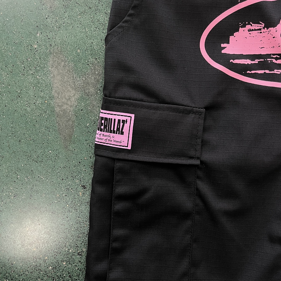Other 69¥ Black With Pink Logo Cargos - Image 12