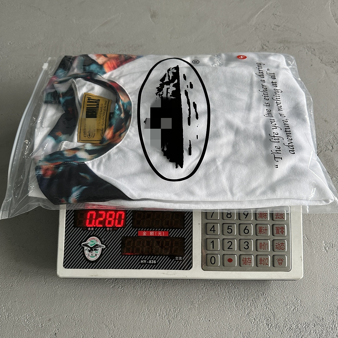Other 29¥ Crowd Printed Long Sleeve Tee - Image 3