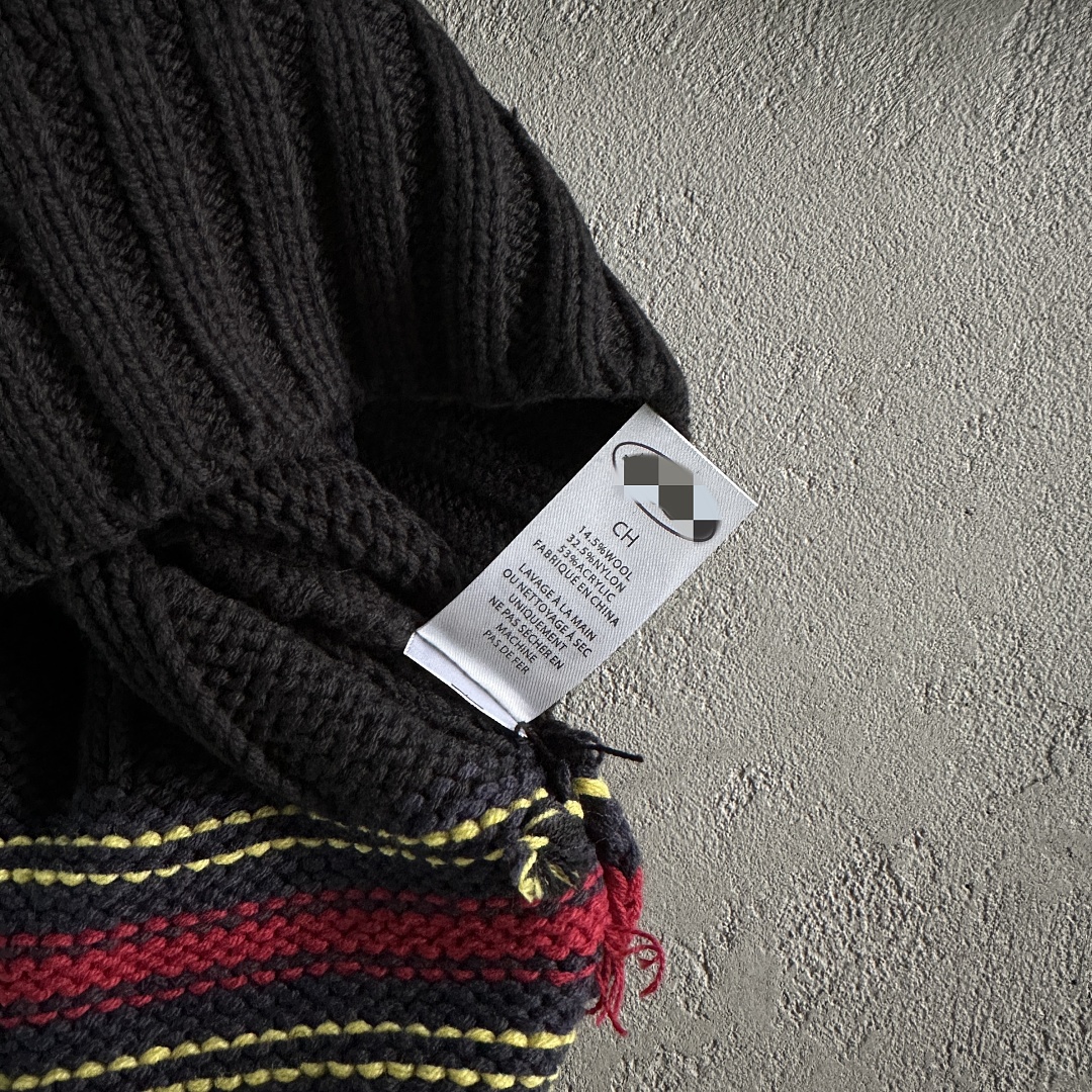 Other 79¥ V-Neck Sweater - Image 8