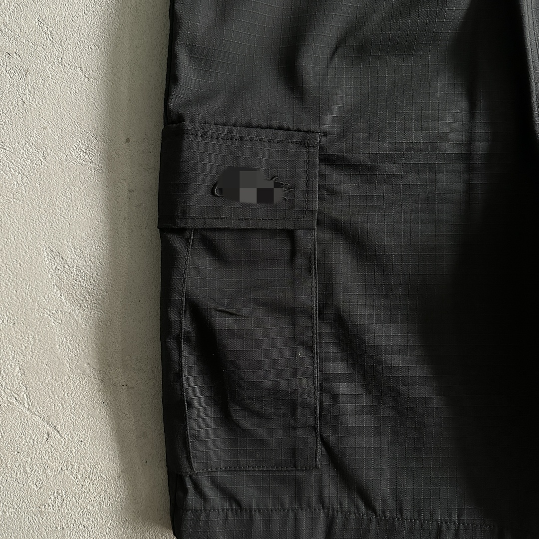 Other 89¥ Black Cargo Shorts - Image 9