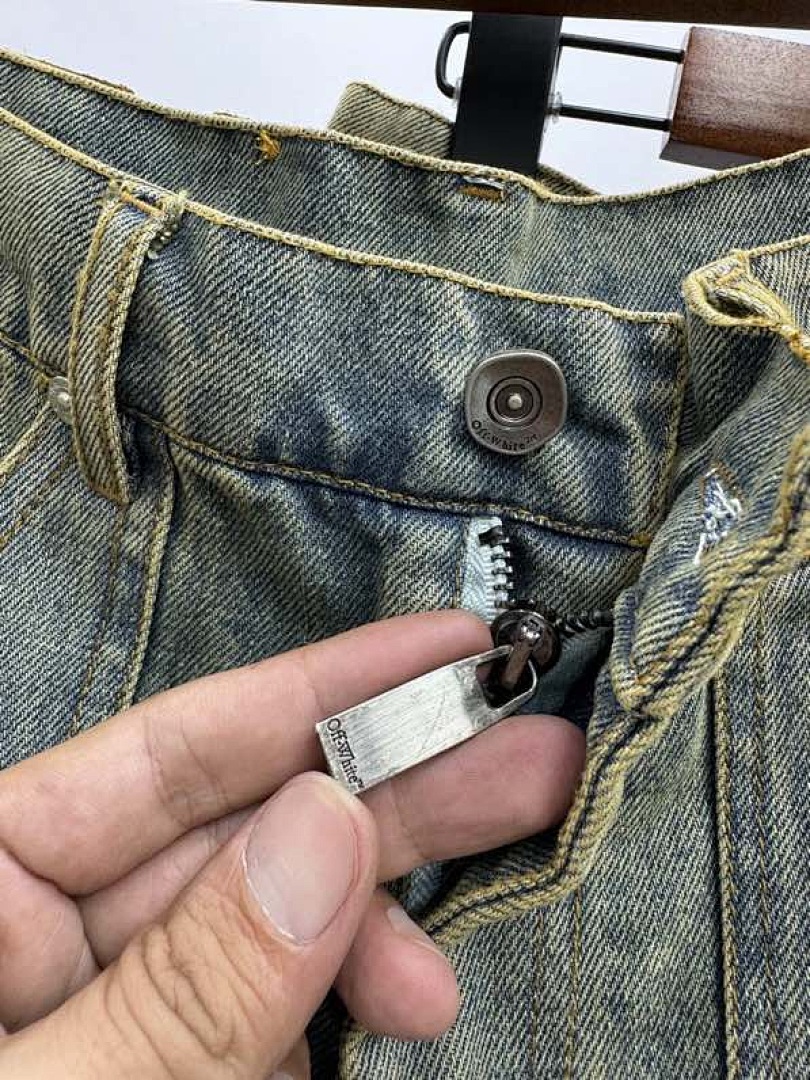 Other 220 Off (White) - Image 4