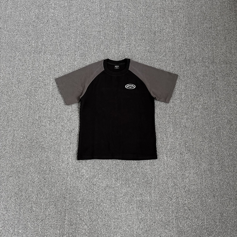 Other ¥79 (Divin…Black Futura1 Raglan T-Shirt)