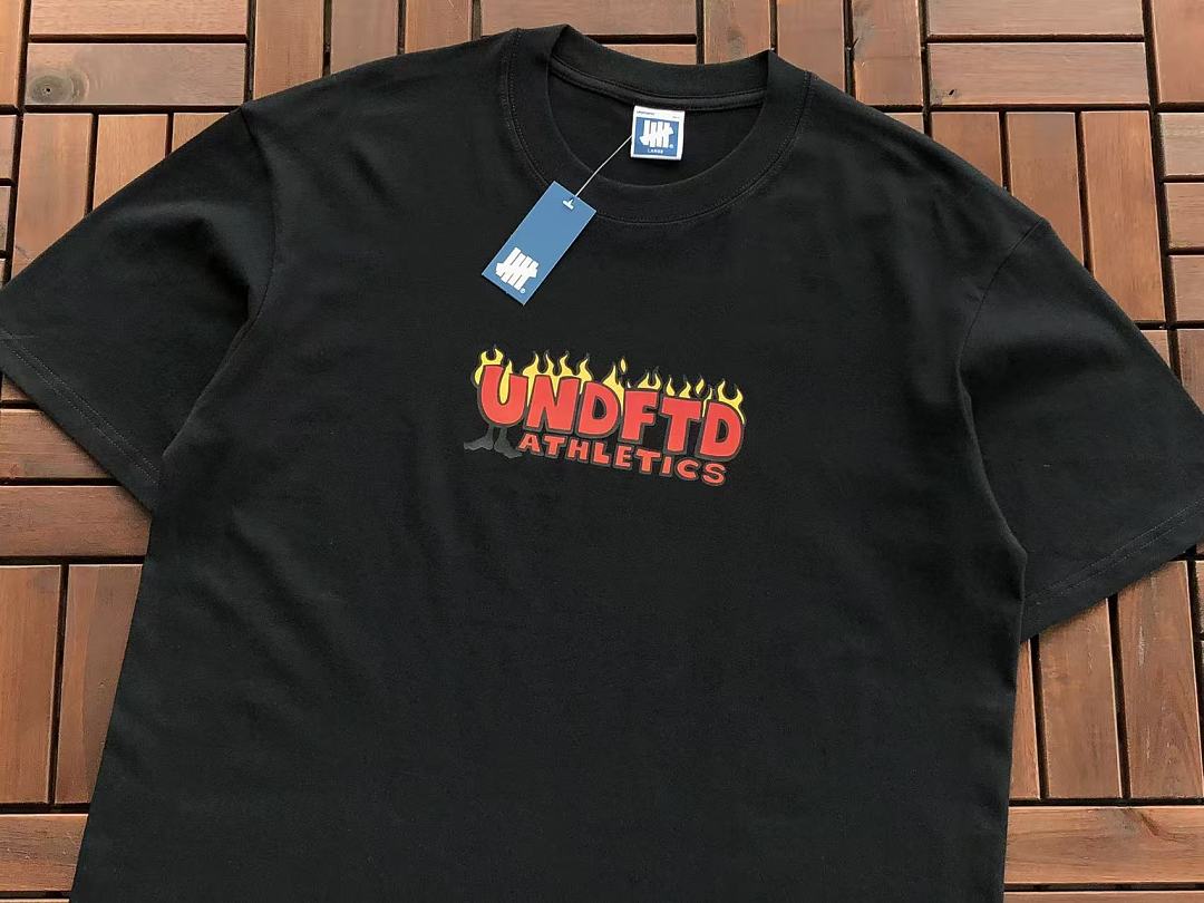 On Running ~85 UNDEFEATED T-SHIRT 55070613 (Im 185CM 80KG Iwear Size L In The Photo) - Image 15