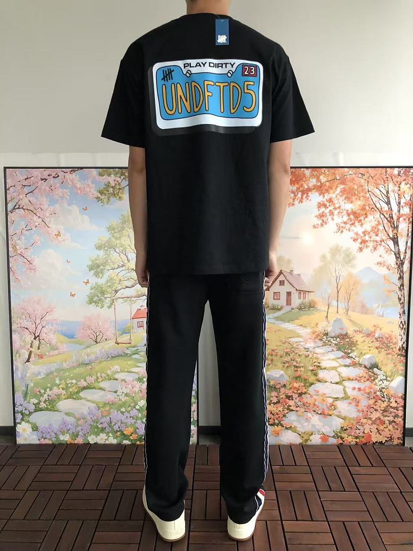 On Running ~ 85 UNDEFEATED T-SHIRT 55063062 (Im 180CM 68KG Iwear Size L In The Photo) - Image 4