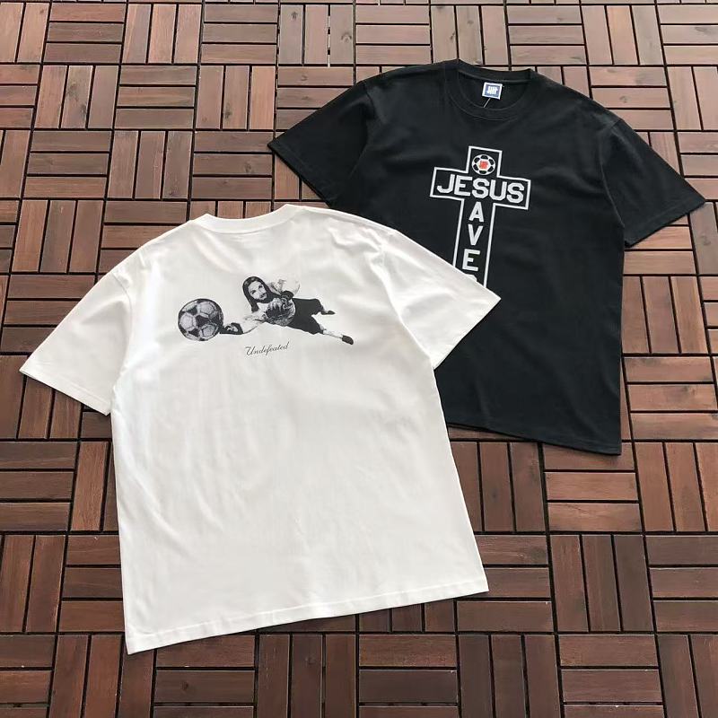 On Running ~ 85 UNDEFEATED T-SHIRT 55081701 (Im 185CM 80KG Iwear Size L In The Photo)