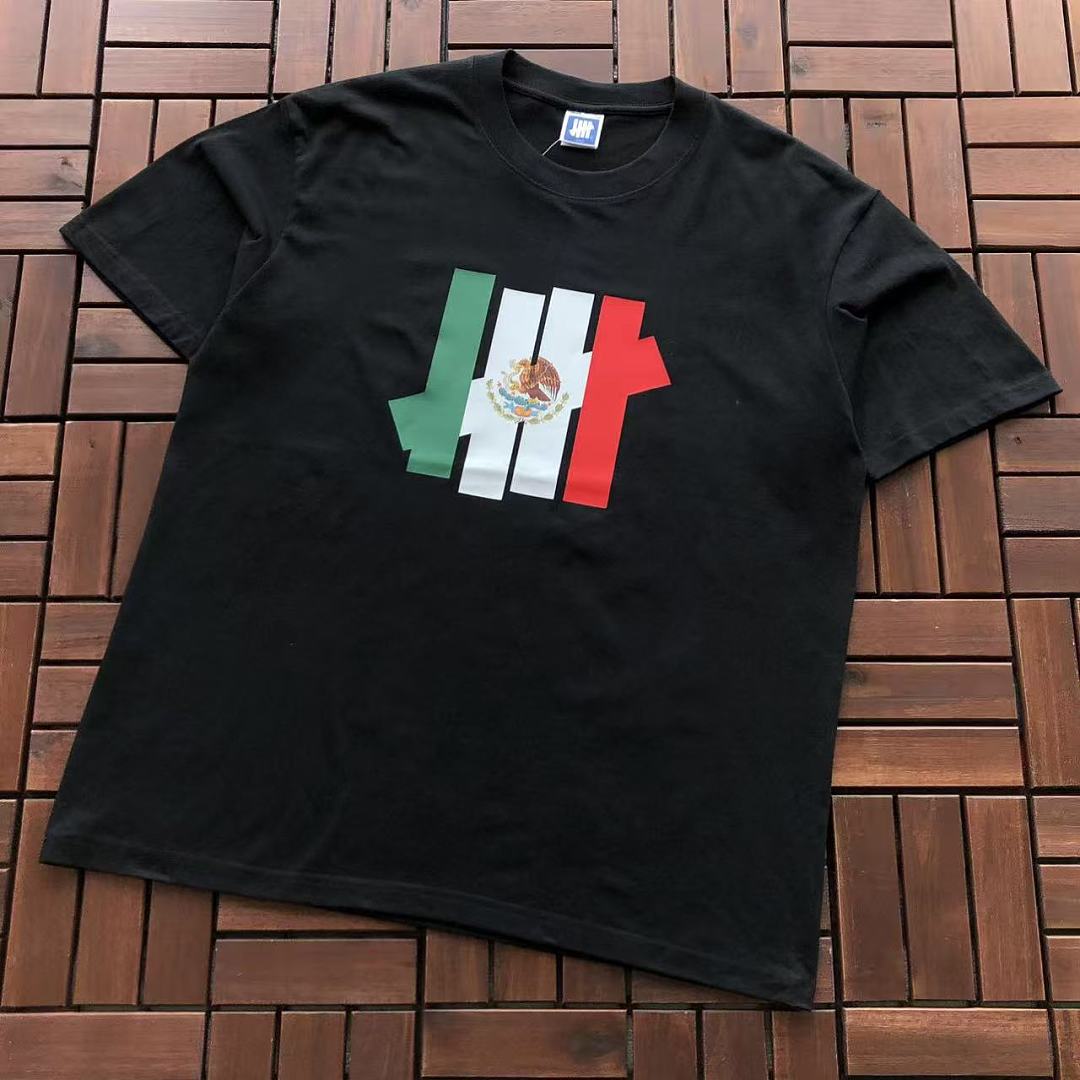 On Running ~ 85 UNDEFEATED T-SHIRT 55072822 (Im 185CM 70KG Iwear Size L In The Photo)