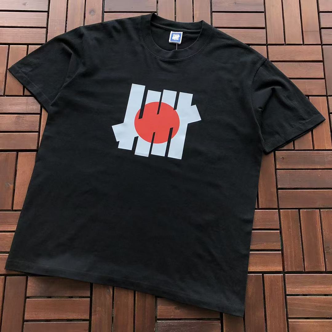 On Running ~ 85 UNDEFEATED T-SHIRT 55072823 (Im 185CM 70KG Iwear Size L In The Photo)