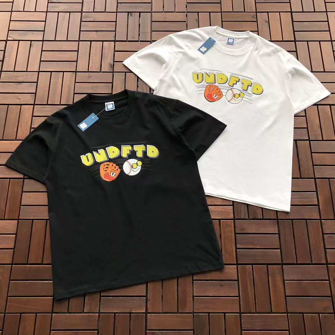 On Running ~85 UNDEFEATED T-SHIRT 55063086 (Im 180CM 68KG Iwear Size L In The Photo)