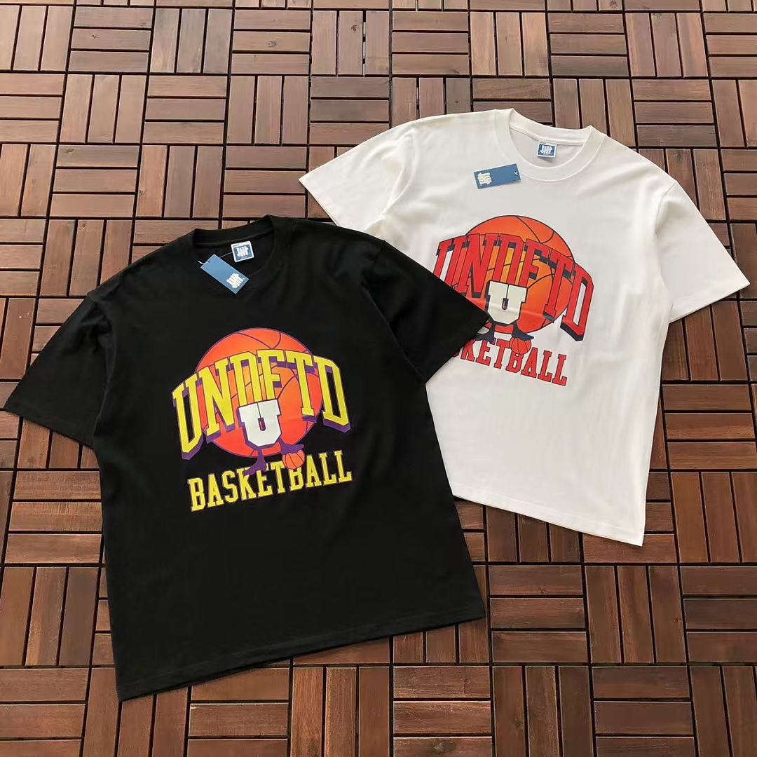 On Running ~85 UNDEFEATED T-SHIRT 55070665 (Im 185CM 80KG Iwear Size L In The Photo)