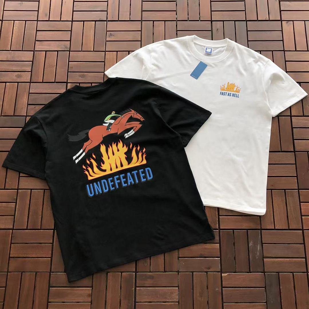 On Running ~85 UNDEFEATED T-SHIRT 55071037 (Im 185CM 70KG Iwear Size L In The Photo)