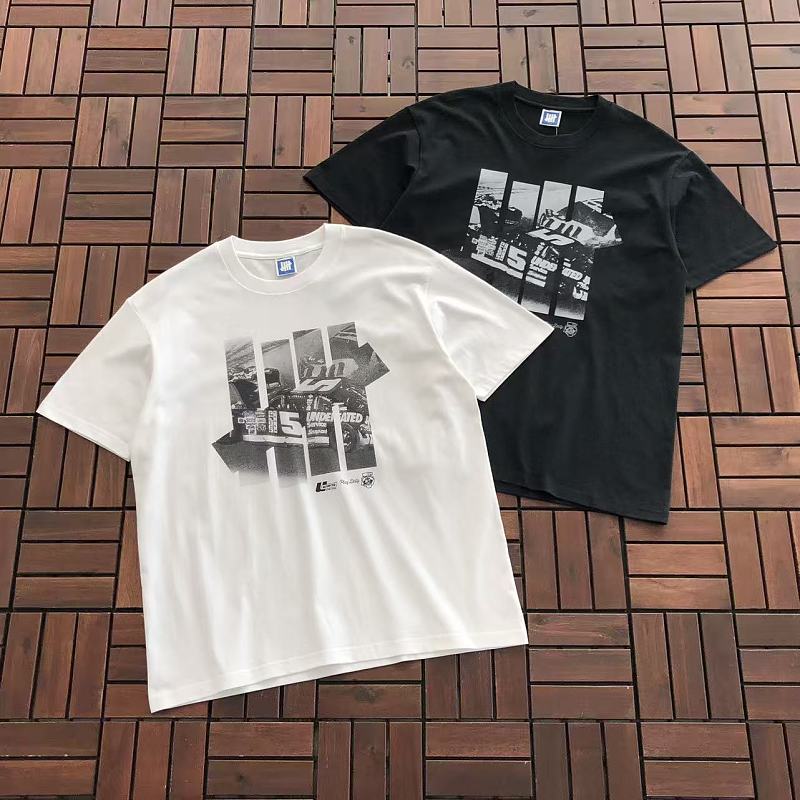 On Running ~ 85 UNDEFEATED T-SHIRT 55081702 (Im 185CM 80KG Iwear Size L In The Photo)