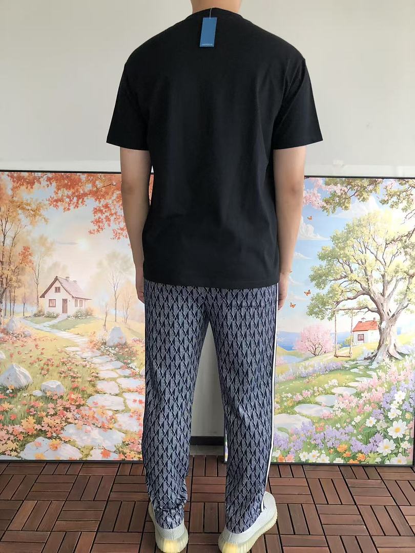 On Running ~85 UNDEFEATED T-SHIRT 55070618 (Im 185CM 80KG Iwear Size L In The Photo) - Image 5