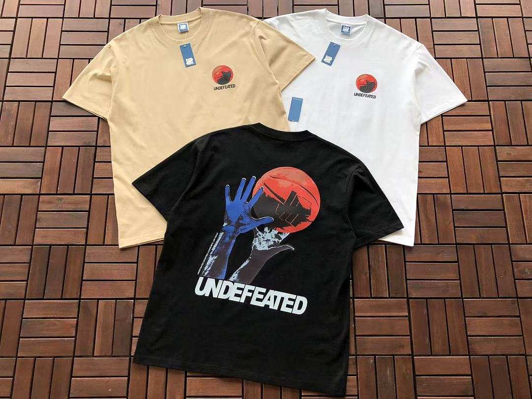 On Running ~85 UNDEFEATED T-SHIRT 55070627 (Im 185CM 80KG Iwear Size L In The Photo) - Image 5