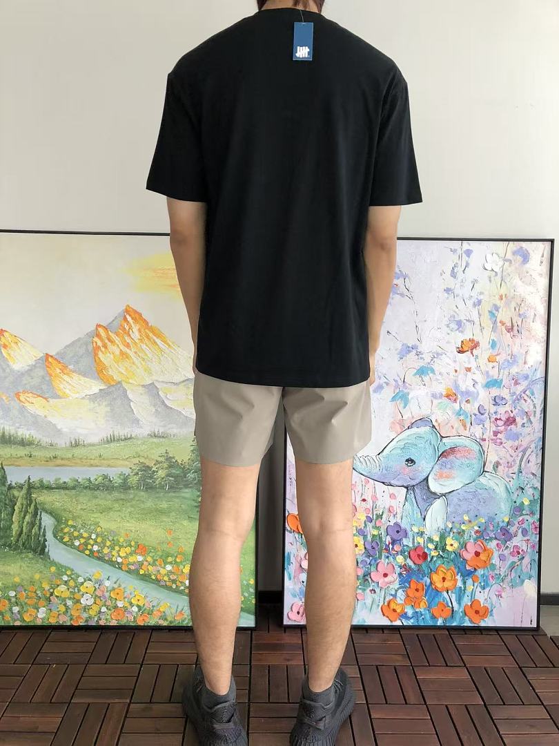 On Running ~85 UNDEFEATED T-SHIRT 55071039 (Im 185CM 70KG Iwear Size L In The Photo) - Image 4