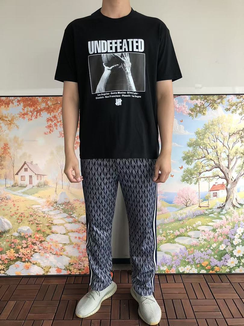 On Running ~85 UNDEFEATED T-SHIRT 55070620 (Im 185CM 80KG Iwear Size L In The Photo) - Image 3