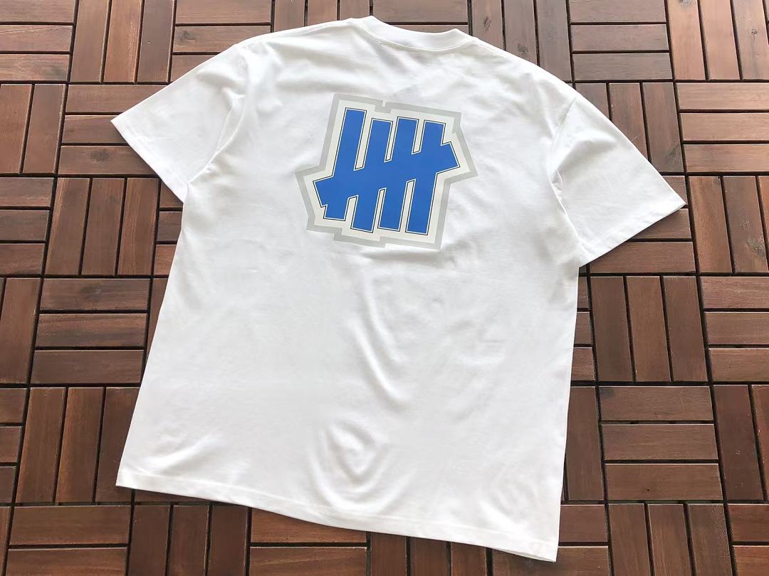 On Running ~85 UNDEFEATED T-SHIRT 55071036 (Im 185CM 70KG Iwear Size L In The Photo) - Image 11
