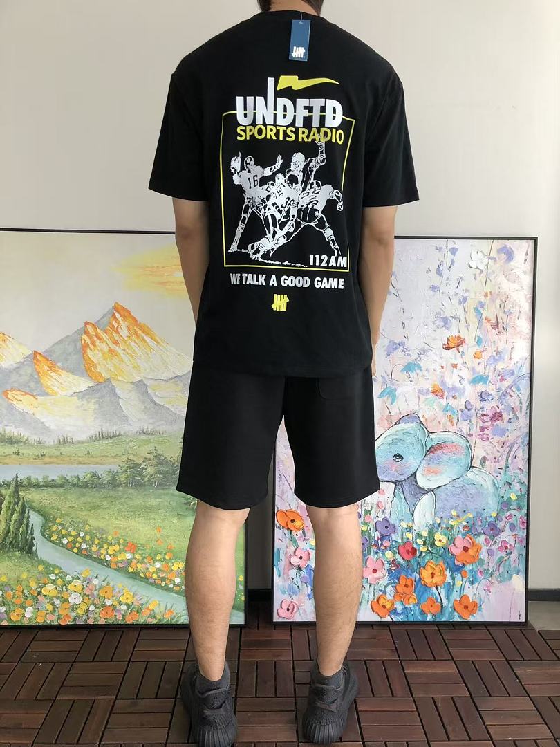 On Running ~85 UNDEFEATED T-SHIRT 55071015 (Im 185CM 70KG Iwear Size L In The Photo) - Image 5