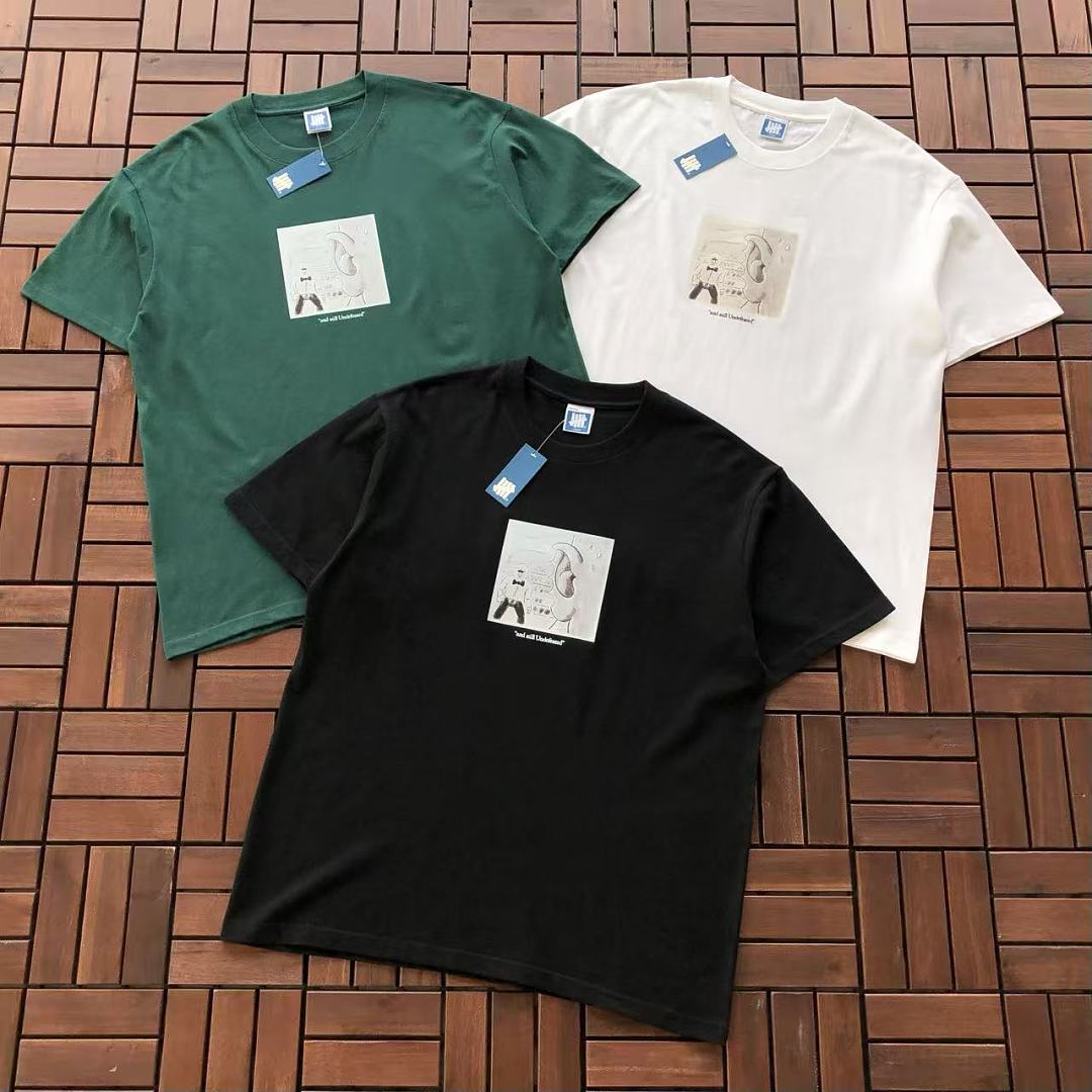 On Running ~85 UNDEFEATED T-SHIRT 55070621 (Im 185CM 80KG Iwear Size L In The Photo)