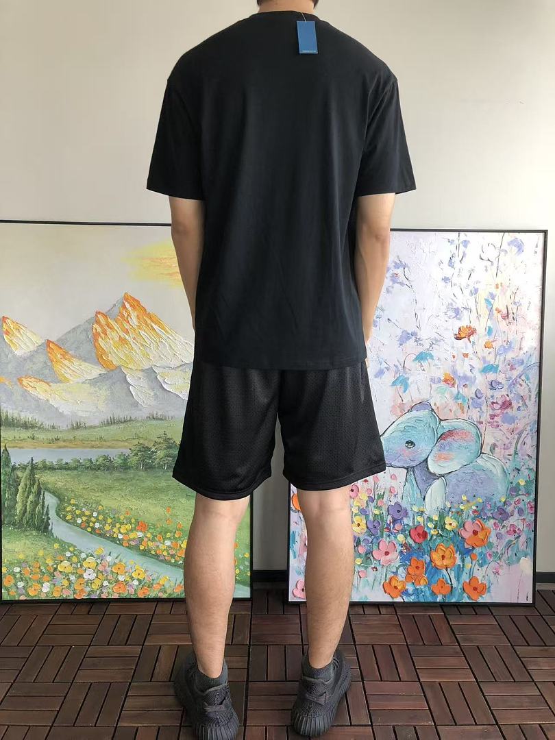 On Running ~ 85 UNDEFEATED T-SHIRT 55071635 (Im 185CM 70KG Iwear Size L In The Photo) - Image 4