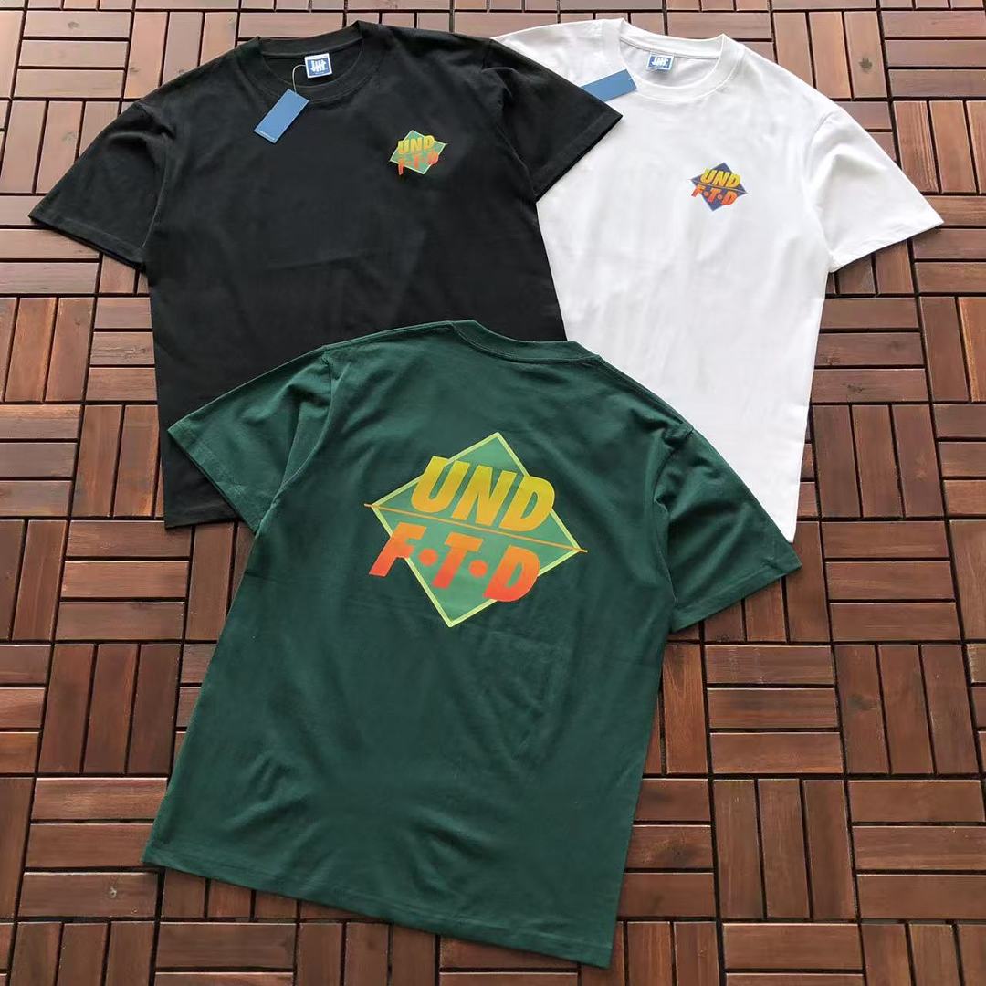On Running ~85 UNDEFEATED T-SHIRT 55071606 (Im 185CM 70KG Iwear Size M In The Photo)