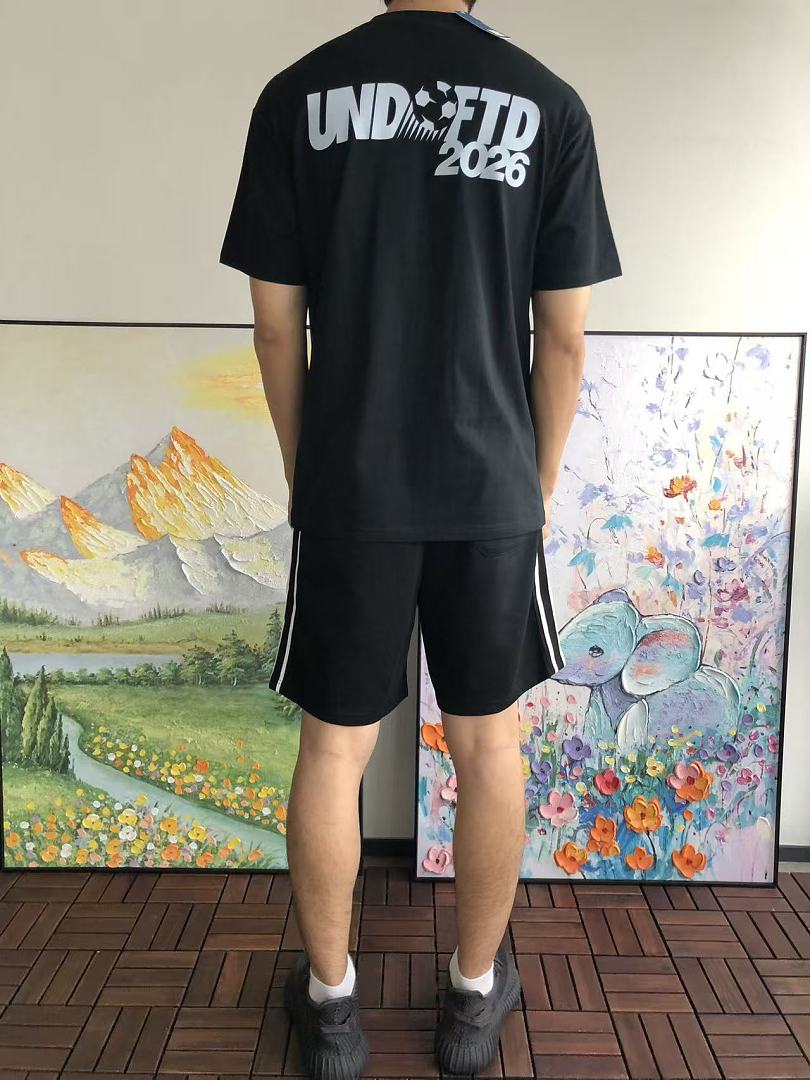 On Running ~ 85 UNDEFEATED T-SHIRT 55072821 (Im 185CM 70KG Iwear Size L In The Photo) - Image 4