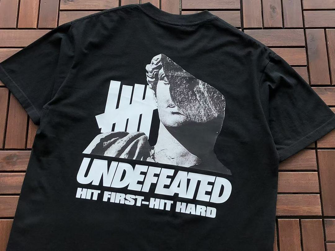 On Running ~85 UNDEFEATED T-SHIRT 55071027 (Im 185CM 70KG Iwear Size L In The Photo) - Image 8
