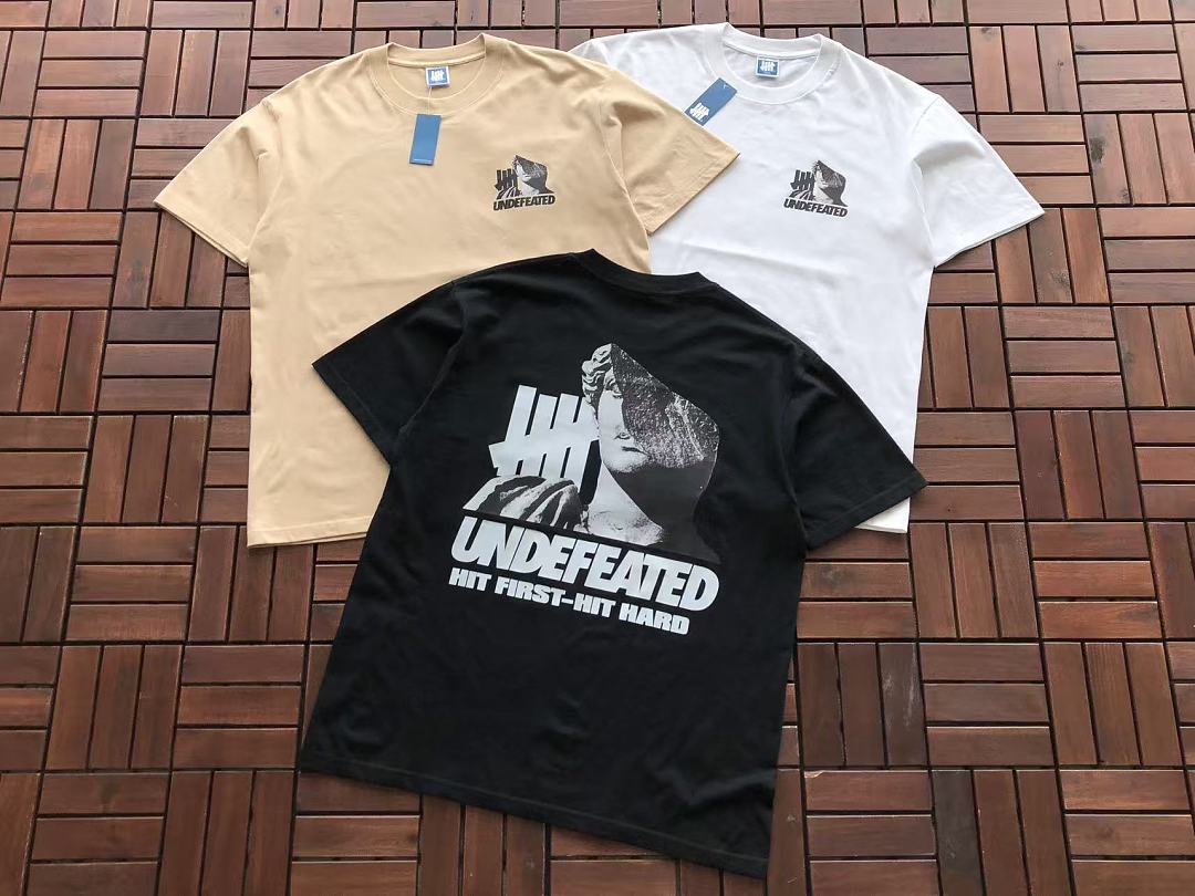 On Running ~85 UNDEFEATED T-SHIRT 55071027 (Im 185CM 70KG Iwear Size L In The Photo) - Image 5
