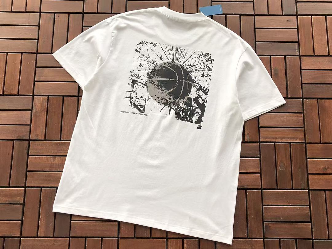 On Running ~85 UNDEFEATED T-SHIRT 55070661 (Im 185CM 80KG Iwear Size L In The Photo) - Image 7
