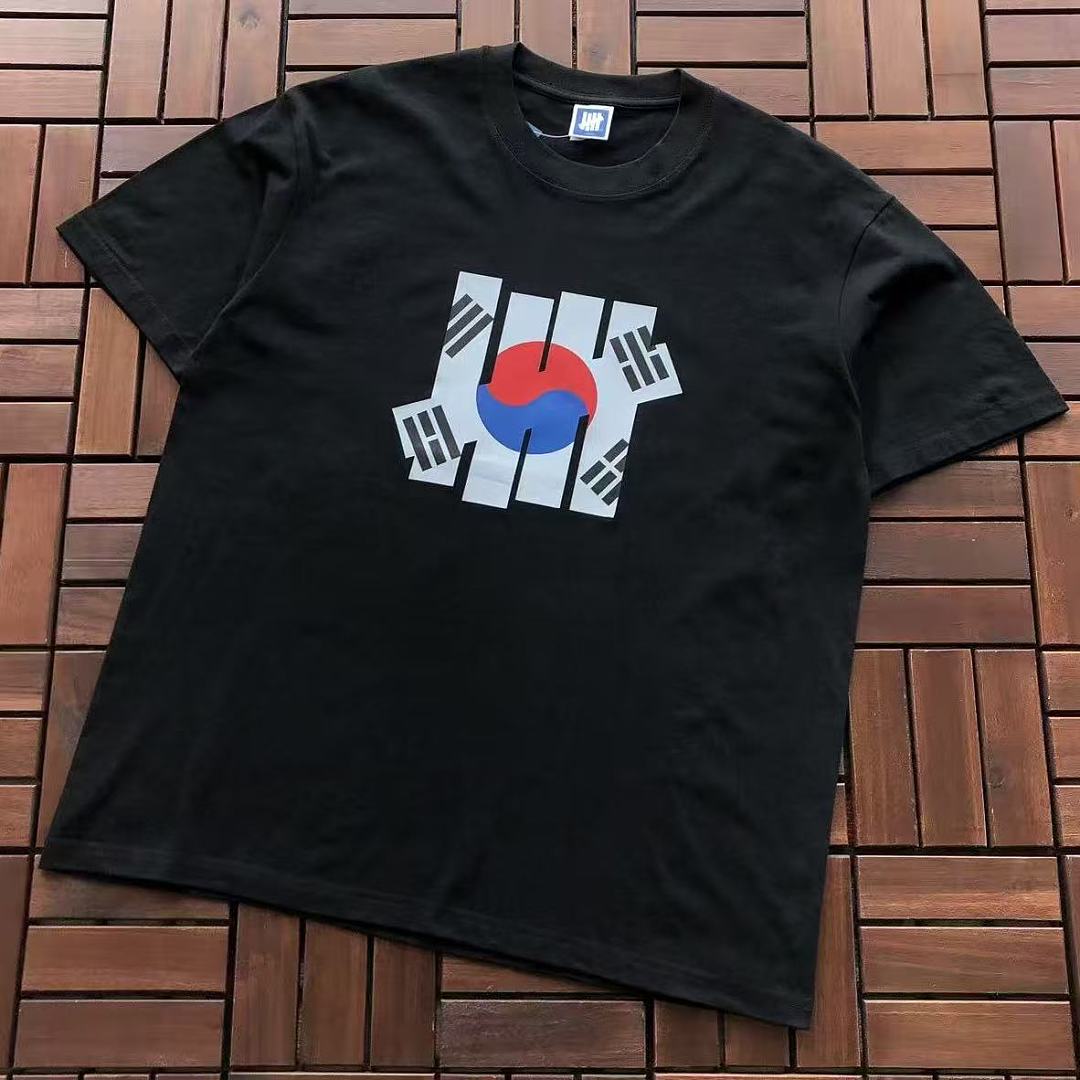 On Running ~ 85 UNDEFEATED T-SHIRT 55072825 (Im 185CM 70KG Iwear Size L In The Photo)