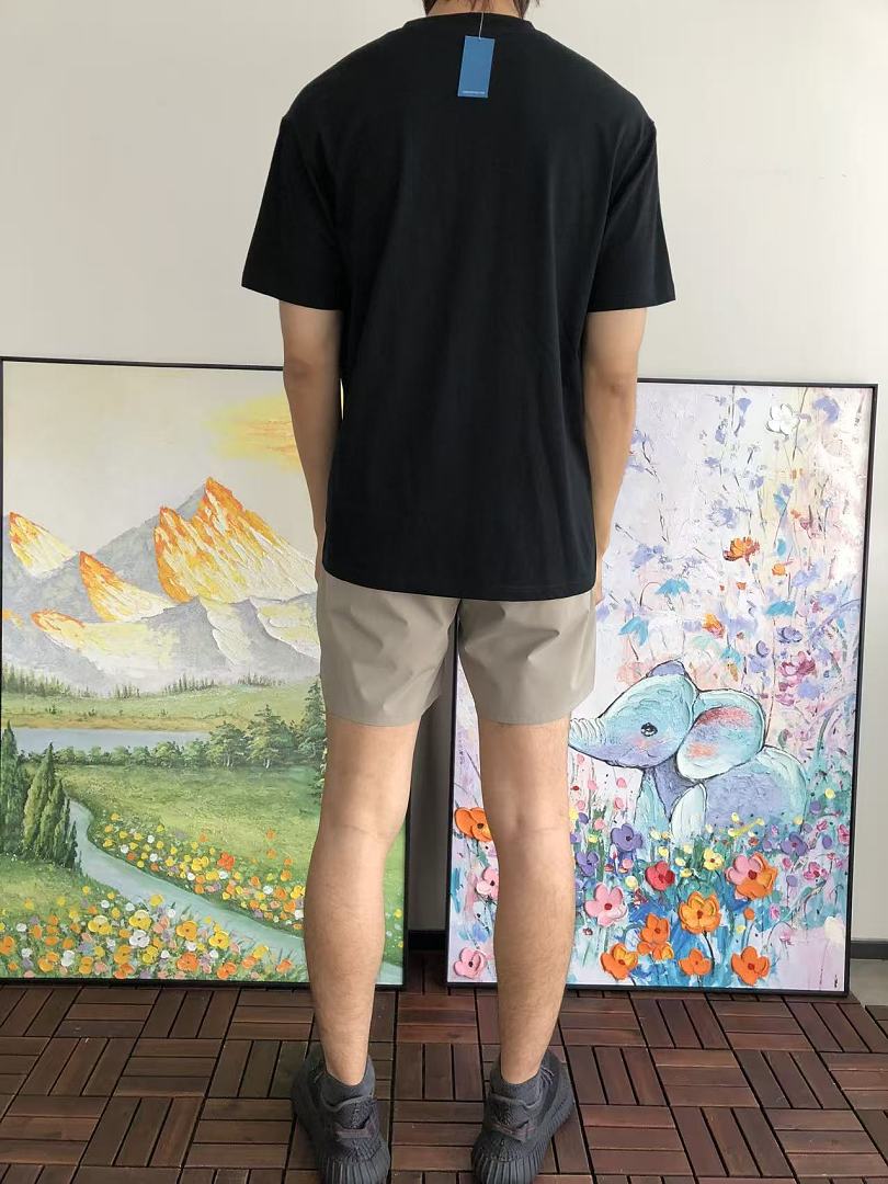 On Running ~ 85 UNDEFEATED T-SHIRT 55071022 (Im 185CM 70KG Iwear Size L In The Photo) - Image 4